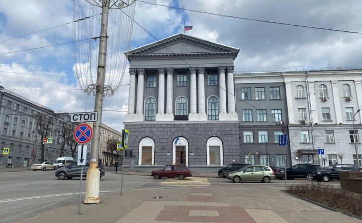 В Курске увеличили размер и число стипендий от главы города