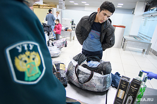 Из-за коронавируса таможенников, работающих в аэропорту Кольцово, переведут в почтальоны
