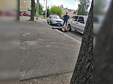 Руки за спиной в наручниках: в Ярославской области посреди улицы скрутили мужчину