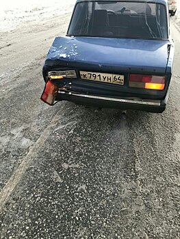 Под Саратовом столкнулись «семерка», Toyota и Lifan. Пострадала женщина