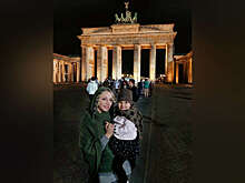 Певица Кристина Орбакайте опубликовала фото дочери с разницей в 12 лет