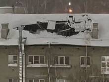 В российском городе от снега рухнула крыша не чищенного с прошлого года дома