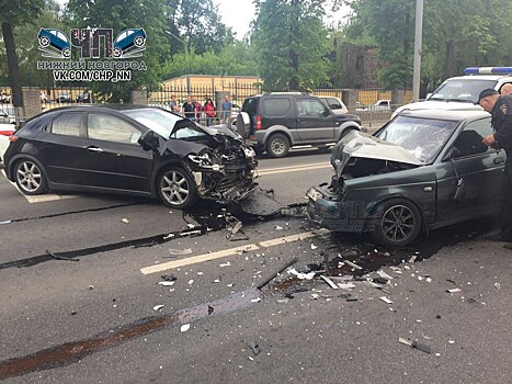 Водители чудом выжили в жуткой аварии на Большой Печерской
