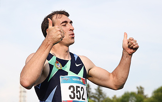 Шубенков пробежал в Барнауле 110 м с барьерами за 13,4 секунды при сильном встречном ветре