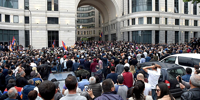 Протестный Ереван: активисты четвертый день выходят на улицы