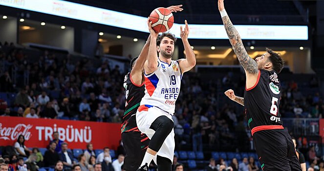 «Анадолу Эфес» продлил контракт с Буграханом Тунджером