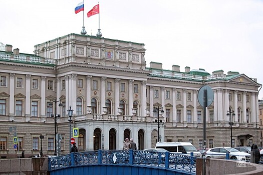 В Петербурге уже поручили выдавать всем школьникам горячее питание