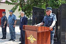 Два генерала проверили боеготовность свердловских полицейских в Дагестане