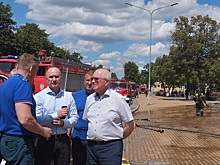 Замгубернатора Ростовской области прибыл на место пожара в ТЦ Новошахтинска