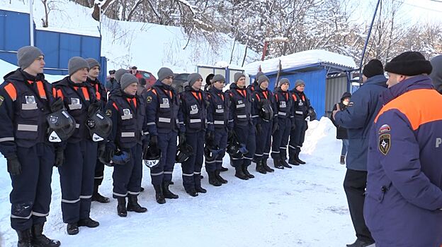 Курсанты Академии гражданской защиты приняли участие в практических занятиях по спасению людей зимой в Химках