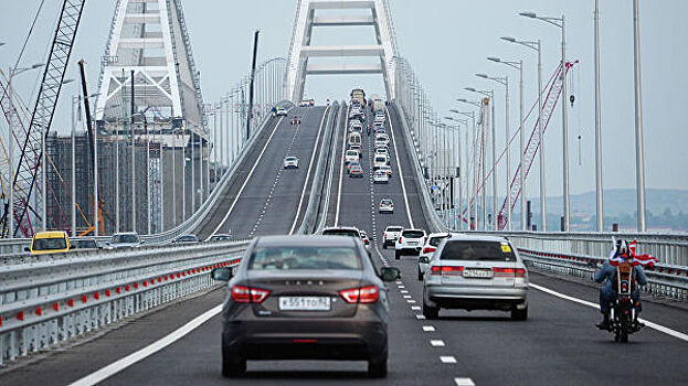 Миллионы машин проехали по Крымскому мосту за год