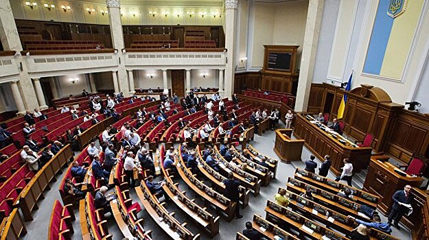 Зачем Порошенко подыгрывает Зеленскому