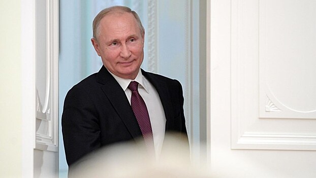 Владимир Путин в Кремле наградил Ларису Долину и Маргариту Симоньян