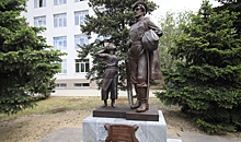 В Волжском открыли памятник российскому казачеству