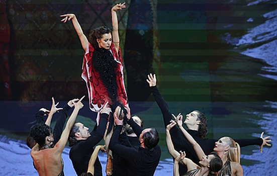 Когда любовь творит. Ирина Винер представила спектакль "Наваждение" в День России