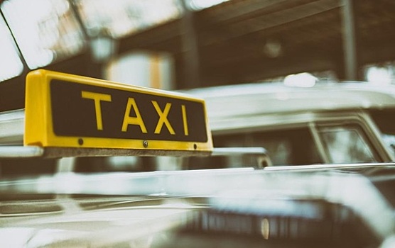 Дептранс поддержал внесенный в Госдуму новый законопроект об агрегаторах такси