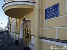 Россиянин через дверь открыл стрельбу по полицейскому