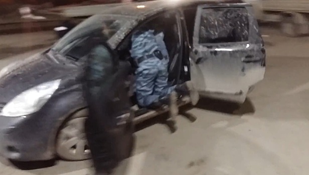 Пьяная компания устроила дебош и сбила человека в Архангельске. Видео