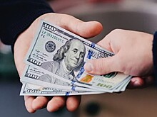 Россияне бросились закупать доллары