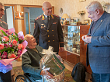Руководство УТ МВД России по ЦФО поздравил ветерана линейного подразделения на водном транспорте с профессиональным праздником