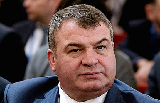 Кабмин выдвинул Сердюкова в совет директоров ОАК
