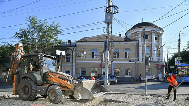 Губернатор обрушился с критикой на власти Саратова из-за затянувшегося ремонта тротуаров