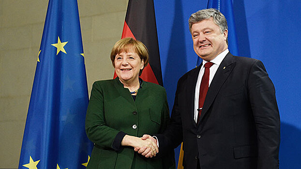 Порошенко и Гройсман поздравили Меркель с победой