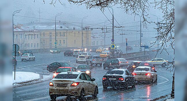 Московских водителей предупредили о первом снеге
