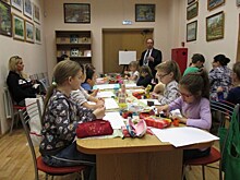 Художник Сергей Платонов провел мастер-класс для жителей Косино-Ухтомского