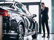 Объемы продаж новых машин в РФ продолжают падать