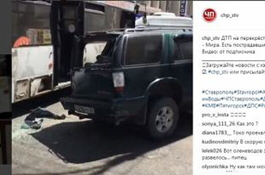 В Ставрополе на улице Мира автобус столкнулся с внедорожником