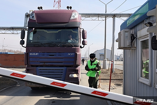 Пермского дальнобойщика не выпустили в Казахстан