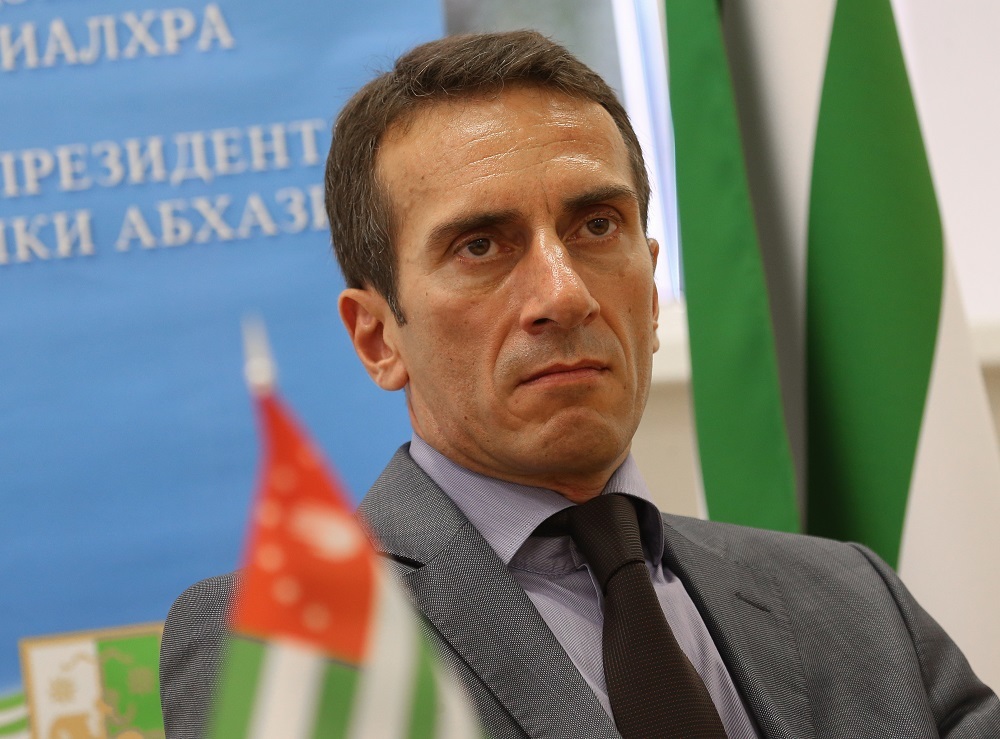Кандидат в президенты Абхазии Барциц призвал не ссориться с Россией