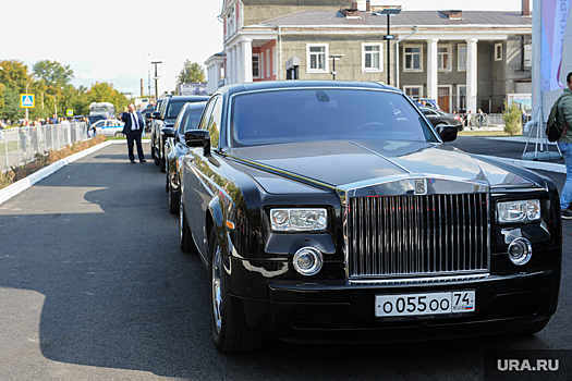 Rolls-Royce приостанавливает поставки авто в Россию
