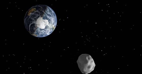 GISMETEO: Ученые заметили, что мимо Земли пролетел огромный астероид, спустя два