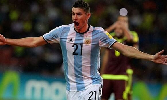 Аргентина дозаявила троих футболистов