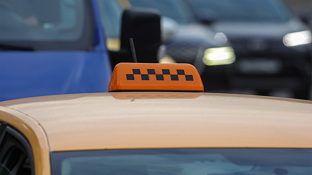 ГД разрешает самозанятым таксистам работать в регионе без постоянной регистрации