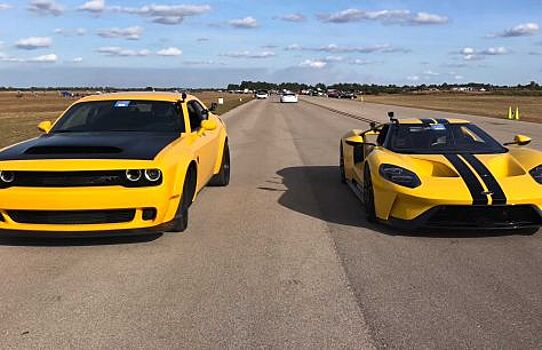 Dodge Demon сразился с Ford GT в эпической гонке на взлетно-посадочной полосе