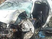 На въезде в Мамоново автомобиль врезался в дерево, водителя увезли в больницу