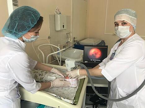 Сургутские врачи спасли зрение недоношенному ребенку