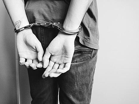 Уснувшего в машине забайкальца обокрали, несмотря на замкнутую дверь