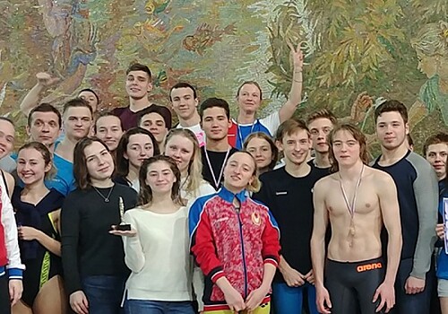 Сборная РАНХиГС завоевала 13 наград на межвузовских соревнований по плаванию