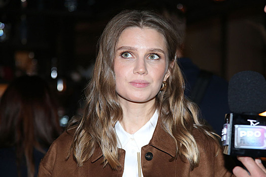 Актриса Мельникова рассказала, с кем оставляет в гримерке годовалую дочь