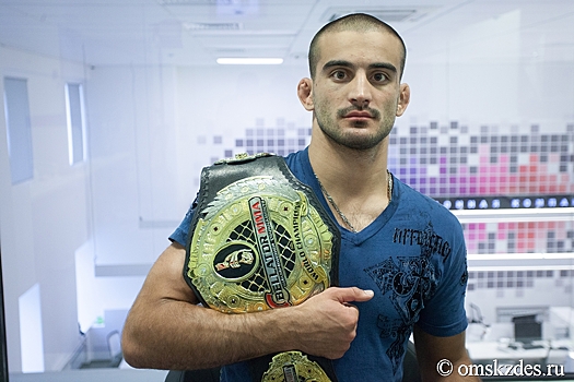 Омский Спартанец готовится к "зарубе" с бразильским Чемпионом