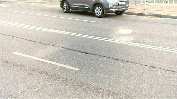 В мэрии Калининграда рассказали, когда на Театральной заделают ямы и трещины