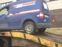 Битый небитого везет: необычное почтовое трио сняли в Петербурге