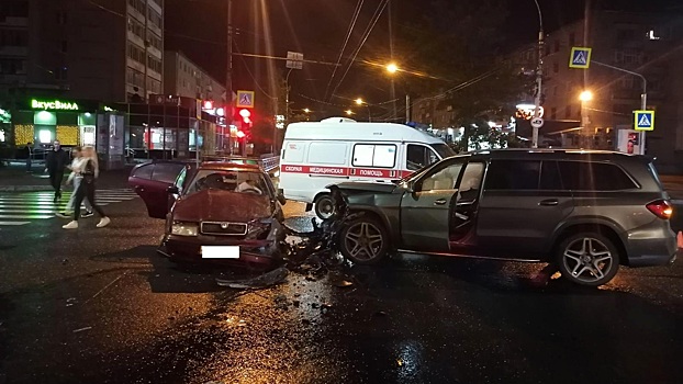 Три человека пострадали в ДТП в центре Вологды