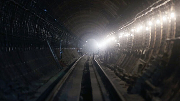 Задымление происходит в тоннеле метро «Парк победы»