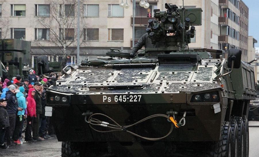 СМИ: Латвия выпустит первые бронемашины Patria в августе