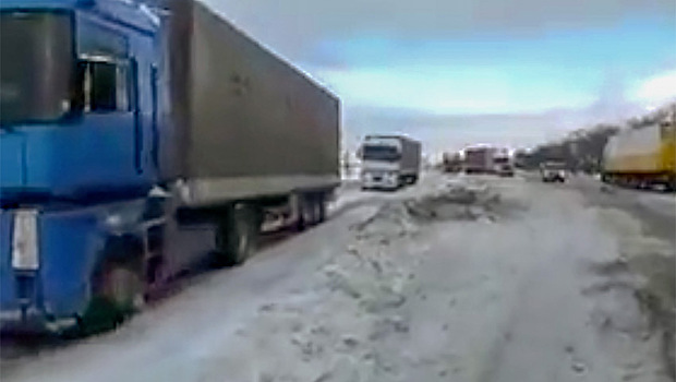 Появилось видео гигантской пробки, парализовавшей трассу Киев-Одесса